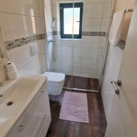 アパート Ante 1 フヴァル