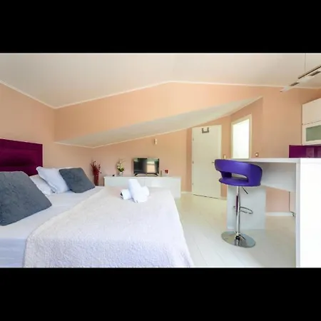 Ante 1 Hvar Center, Pool Apartman