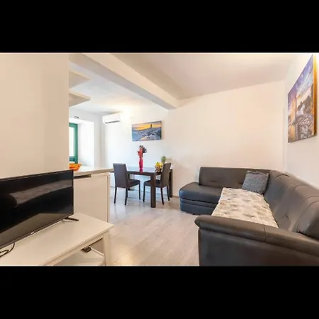 Ante 1 Hvar Center, Pool Apartman *