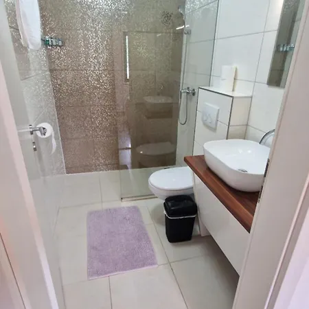 Ante 1 Hvar Center, Pool Apartman *